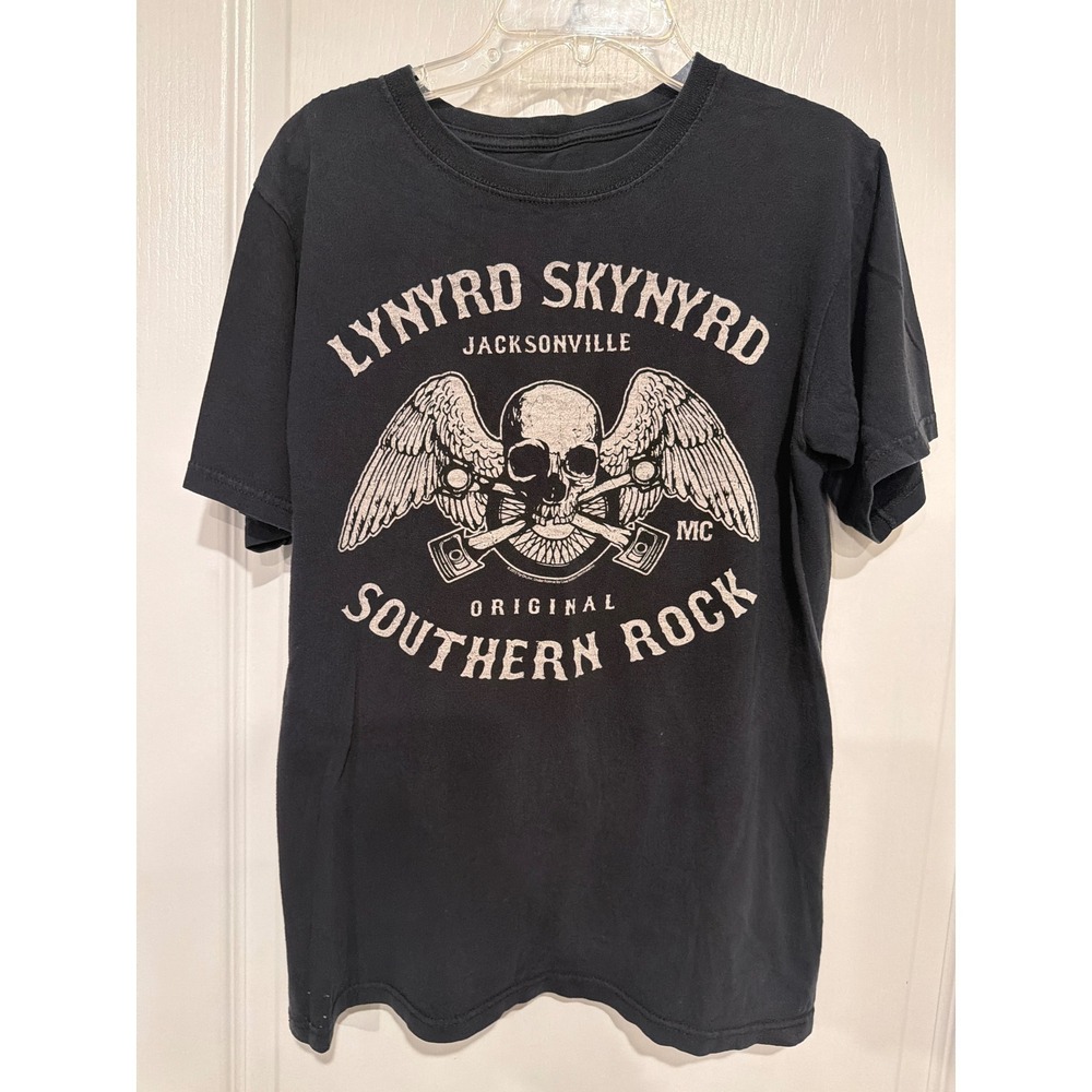 Lynyrd Skynyrd Southern Rock Jacksonville Skull Pistons Graphic T-Shirt Black M